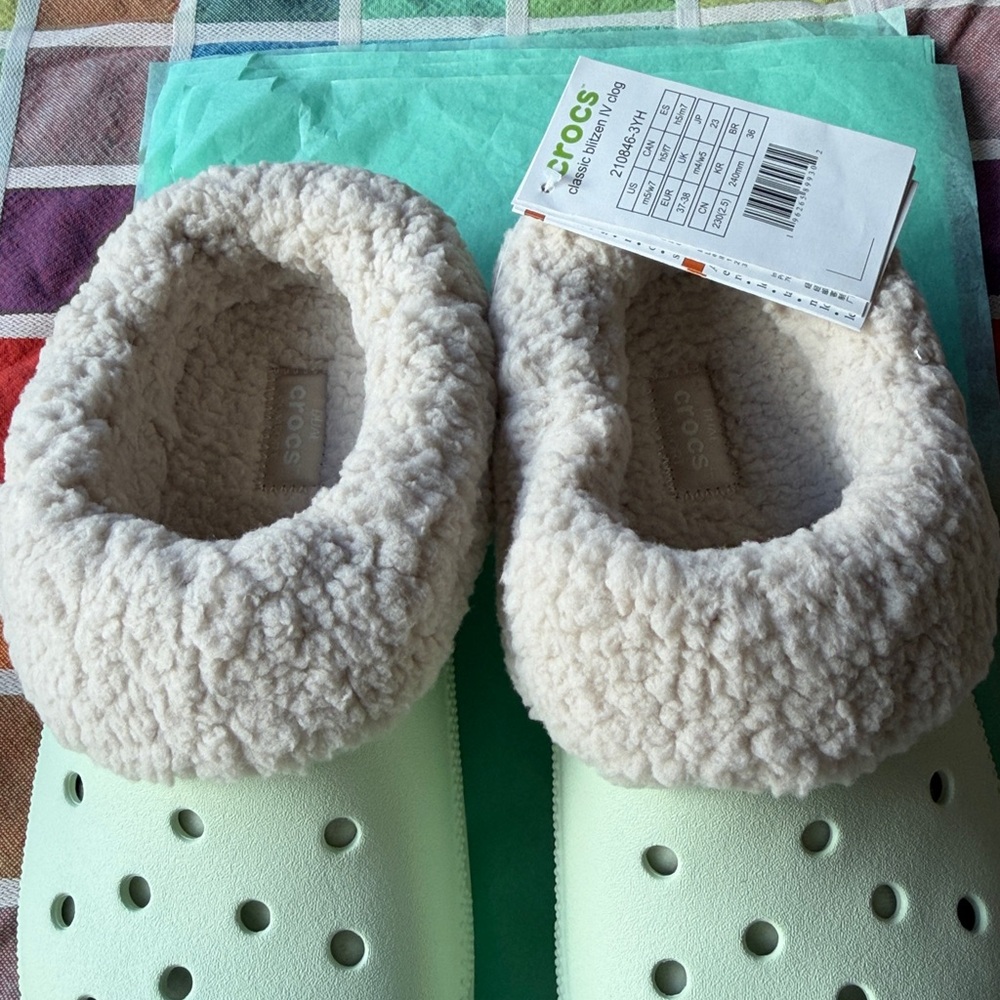 🛌 CROCS LINED CLOGS 🛌 NWT 🛌 - Picture 16 of 16